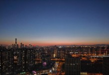用超广角镜头拍夜景的魅力与技巧（挖掘超广角的夜色之美，尽收眼底）